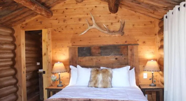 Коттедж c 1 комнатой Elkhorn Cabins and Inn