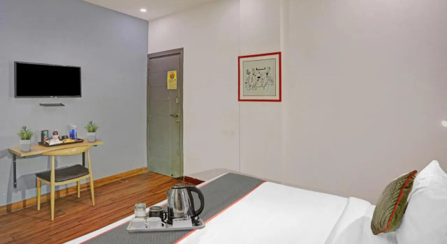 OYO Townhouse 76945 Sec 19, Забронировать Отель Бизнес-отели Нойда, рядом с The Great India Place, 4* 5*