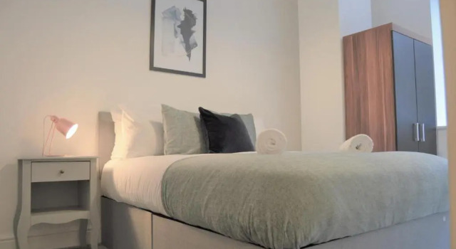 Апартаменты Superior Book our Royal Suite today! Elegant spacious 2 bed apartment in the city centre - perfect for work or leisure!