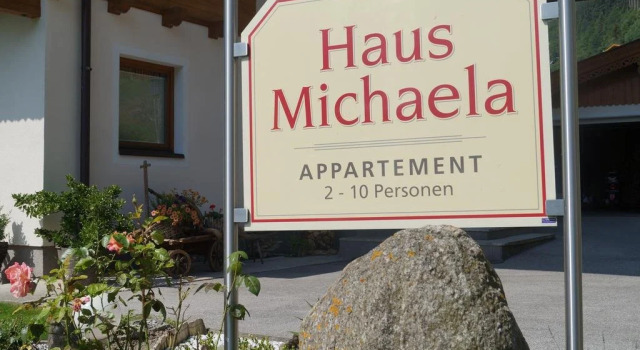 Haus-Michaela, Prenota Hotel Hotel a Tirolo con parcheggio, Parcheggio