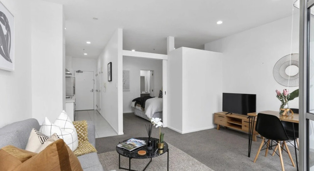 Renovated Apartment in Heart of City