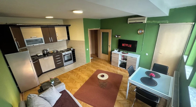 Апартаменты Yellow Moon Hostel&Apartment