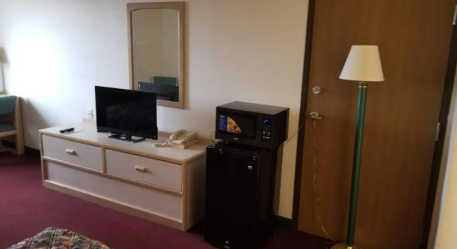Четырёхместный номер Standard Bilmar Inn & Suites Dell Rapids Near Sioux Falls