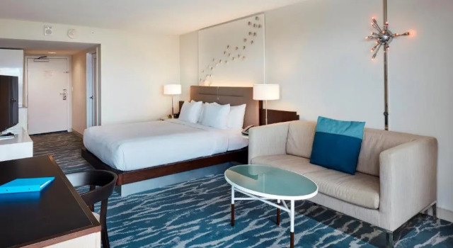 Номер Standard с балконом Waterstone Resort & Marina Boca Raton, Curio Collection by Hilton