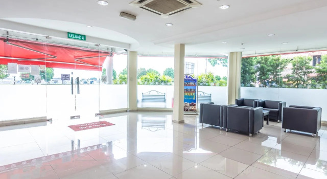 906 Hotel Airport