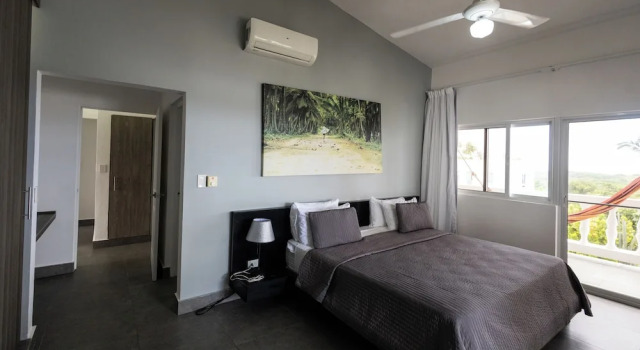Трёхместный номер Standard Пентхаус с балконом и с видом на океан Ocean Palms Residences
