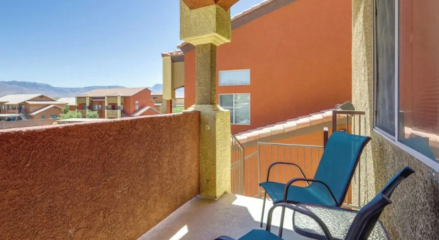 Апартаменты с 3 комнатами с балконом Mesquite Condo w/ Community Pool & Hot Tub!