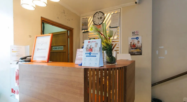 RedDoorz Near C5 Kalayaan Avenue Makati, Забронировать Отель Тагиг 