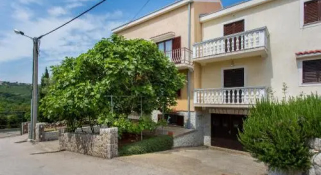 Apartments Vrban, Prenota Appartamento Hotel a Isole Quarnerine con parcheggio, Parcheggio