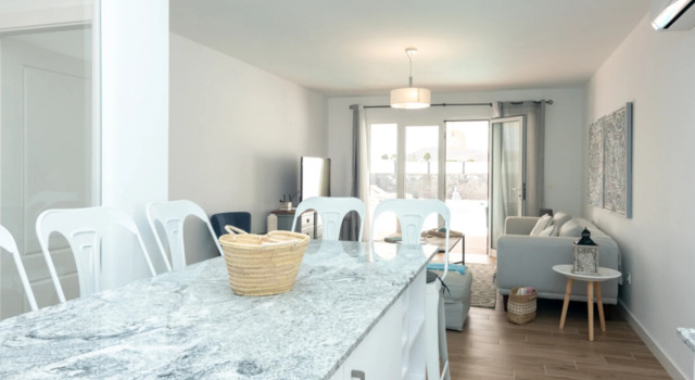 Villa AZAHAR Suites - beautiful and modern 3 bedroom property