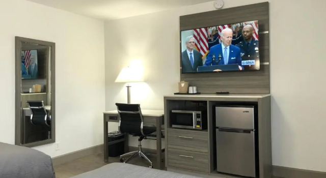 Четырёхместный номер Standard Seven Seas Inn & Suites