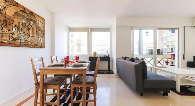 Lisbon Flower 360º - Your Lovely Flat with Pool and Parking, Забронировать Отель Отели Лиссабона с бассейном, рядом с Hipodromo do Campo Grande, Бассейн
