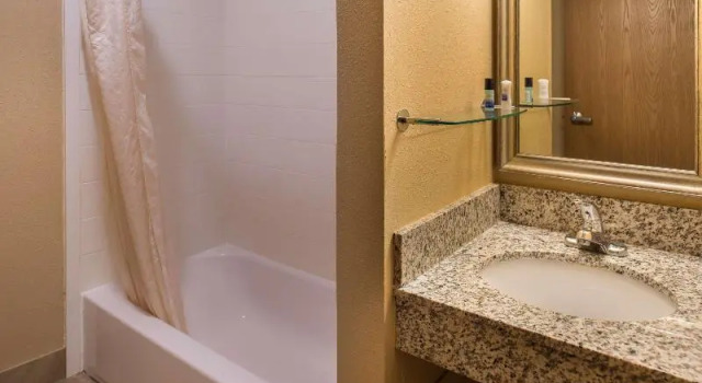 Двухместный номер Standard с балконом Best Western Ambassador Inn & Suites