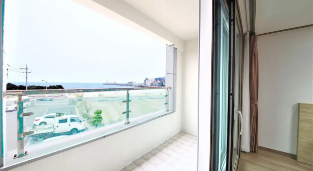 Семейный номер Standard с балконом и с видом на океан Sunbeach Resort