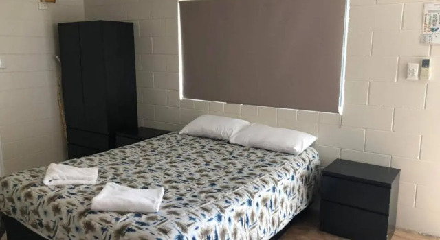 Студия Charters Towers Tourist Park