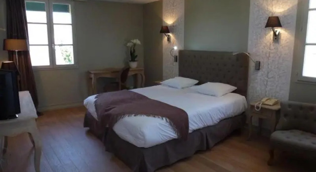 Двухместный номер Standard Logis Hostellerie des Clos et restaurant Bistrot des grands crus et Maison de la tour Chablis