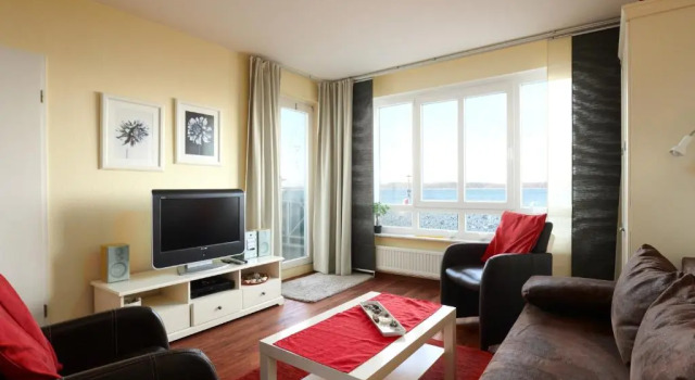 Strandhotel 5, Забронировать Апартаменты/квартира Апартаменты Лабё, рядом с Военно-морской мемориал и музей-подводная лодка, Апартаменты/квартира