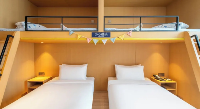 Четырёхместный семейный номер Standard Hyakumangoku Onsen Hotel