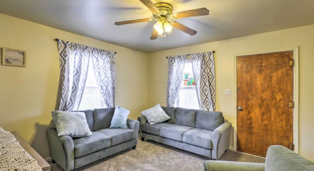 Cozy Helper Home with Fenced Yard, Pets Welcome, 预订 酒店 Helper 犹他州