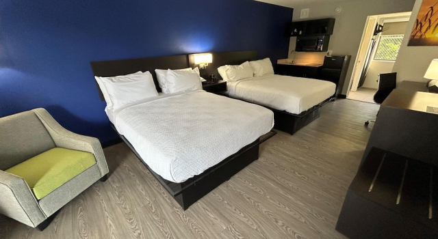Четырёхместный номер Standard SureStay Studio by Best Western Rowland I95