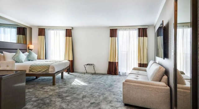 Номер Superior Atrium Hotel Heathrow