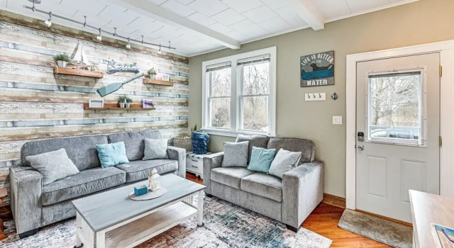 1/2 Mi to Beach & Lake Michigan: Condo w/ Pool!, Buchen Sie Ferienwohnung South Haven 