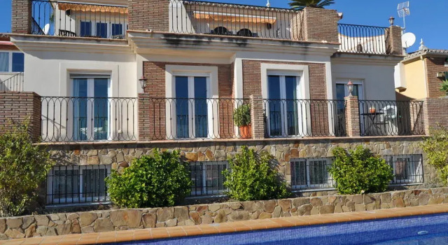 Welcome Inn Nerja guest house Luxury Bed & Breakfast, Забронировать Отель «постель и завтрак» Нерха Axarquía