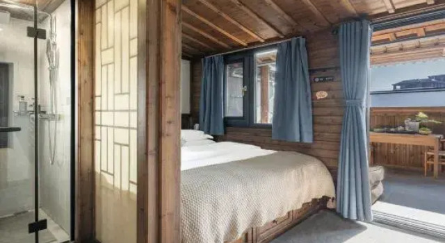 Двухместный люкс с 2 комнатами Floral Hotel ·Qingyun No.3 Hotel (Wuyuan Scenic Spot Shop)