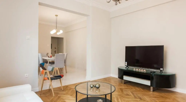 HIGHEND 2BDR Full APT/ IDEAL LOCATION (and Netflix), Забронировать Отель Неос-Космос Афины, рядом с Холм Филопаппос