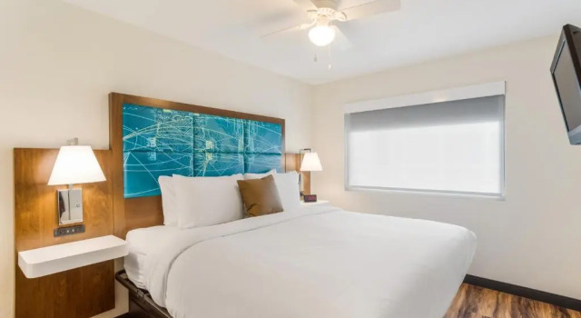 Люкс Red Lion Inn & Suites Nashville Airport