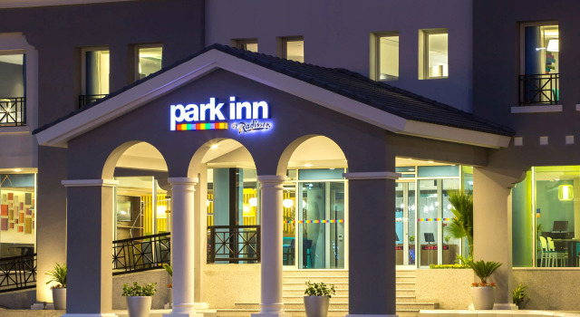Park Inn by Radisson Dammam, Buchen Sie Hotel Hotels in Östliche Provinz mit Pool, Schwimmbad