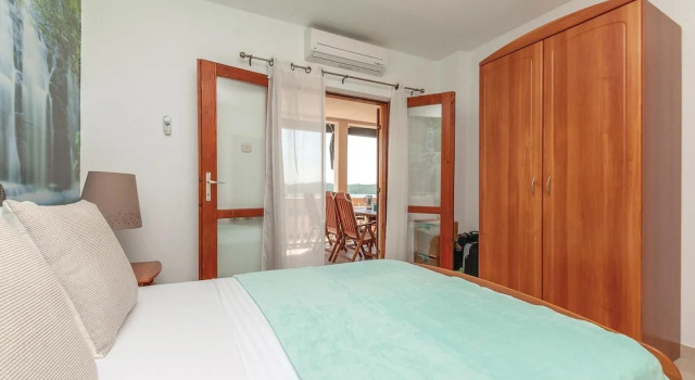 Beautiful Home in Pirovac With Wifi and 2 Bedrooms