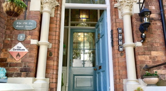 Delightfully Stylish Studio for 2 in York, Забронировать Отель Отели Северного Йоркшира с парковкой, Парковка