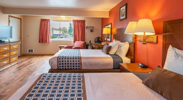 Четырёхместный номер Standard Flagstone Motel