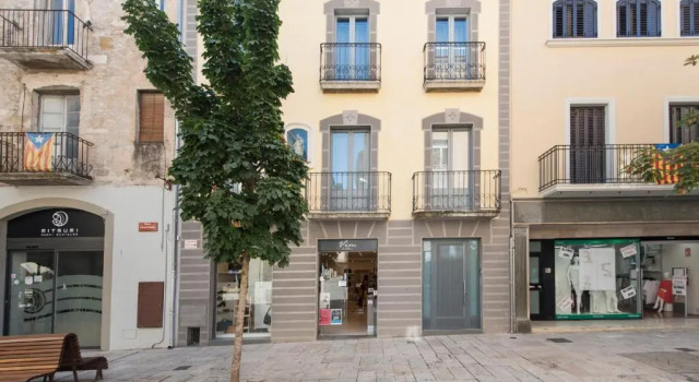 Lovely and bright apartment in the heart of Banyoles, Забронировать Апартаменты/квартира Отели Баньолес с парковкой, Парковка