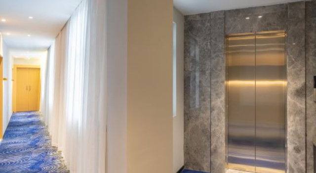 De Lin Lakeside Hotel (Nanhu Park Subway Station Store, Nanning), Rezerwuj Hotel Hotele w Nanning z parkingiem, Parking