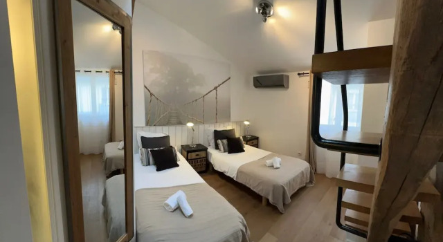 Dreamy Rive Gauche Modern 2 Bed Apt in Paris, Забронировать Апартаменты/квартира Париж Иль-де-Франс, рядом с Станция метро Solférino