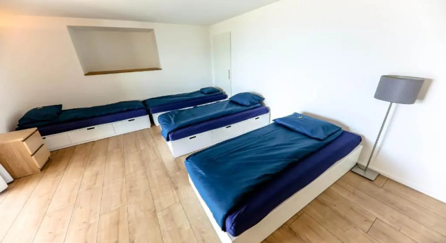Кровать в общем номере (женский номер) Young Backpackers Homestay