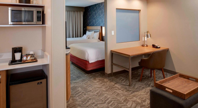 Четырёхместная студия SpringHill Suites St. Louis Brentwood