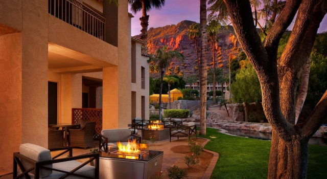 Четырёхместный номер Standard с балконом и с видом на горы The Phoenician, a Luxury Collection Resort, Scottsdale