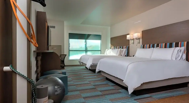 Четырёхместный номер Standard EVEN Hotel Omaha Downtown - Old Market by IHG