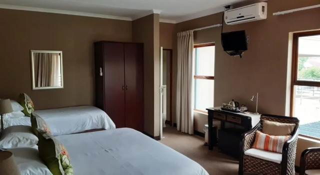 Трёхместный номер Standard с балконом Karoo Sun Guest House