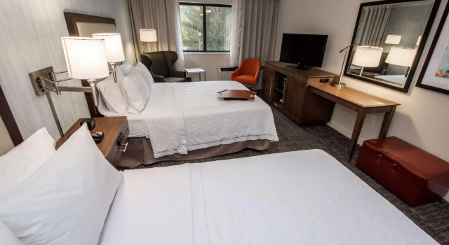 Четырёхместный номер Standard Hampton Inn Albany-Western Ave/University Area