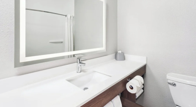 Люкс c 1 комнатой Holiday Inn Express Cleveland Airport - Brook Park by IHG