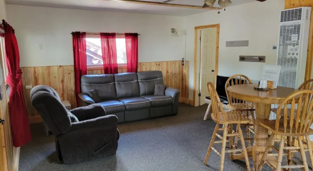 Люкс Chinook Cabins & RV Park