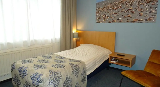 Hotel Café Restaurant "De Kroon", inclusief ontbijt, Book Hotel  