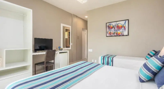 Четырёхместный номер Standard с балконом и с видом на сад Hotel Pousada Brava Club