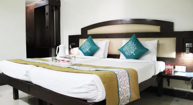 OYO 1818 Hotel Central