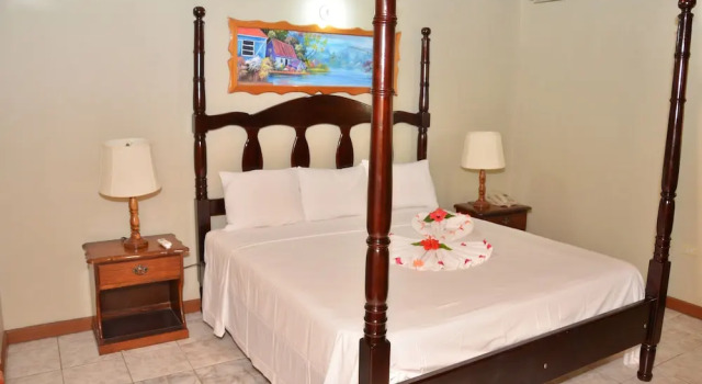 Zanzi Beach Resort, Rezervovat Lázně / Resort Hotely v Negril s bazénem, Bazén