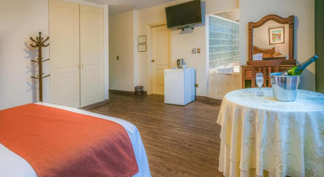 Полулюкс Miraflores Colon Hotel